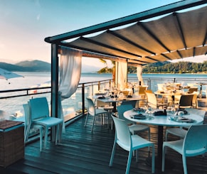Restaurant inside showcase 3